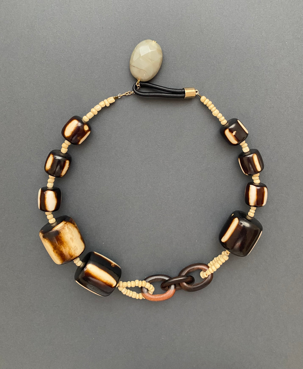 Collar de artista Earthbound