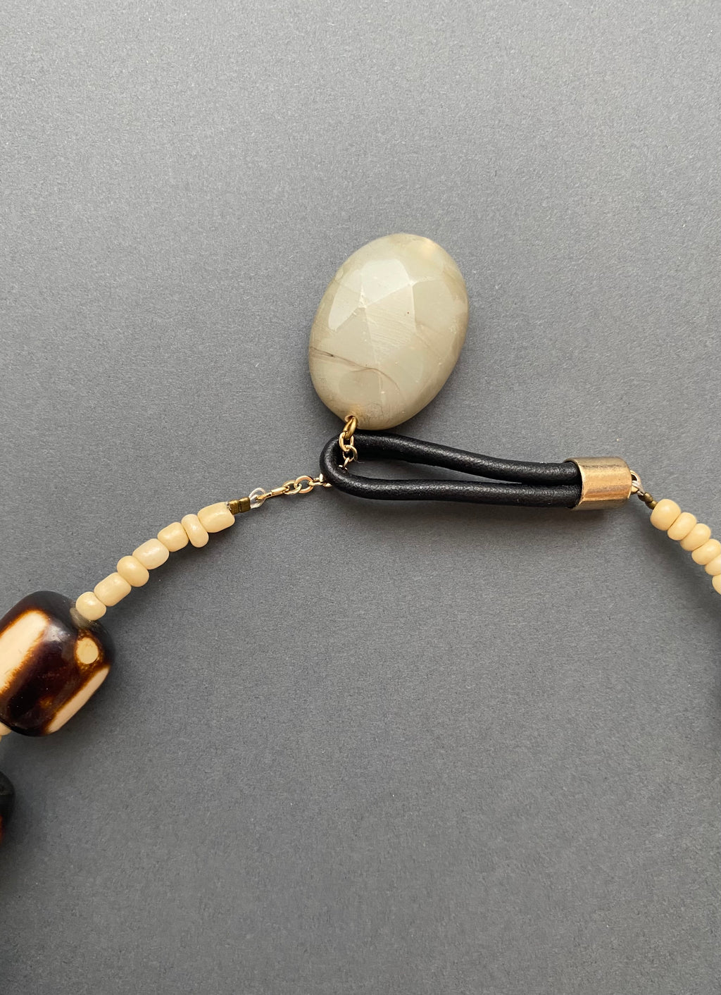 Collar de artista Earthbound
