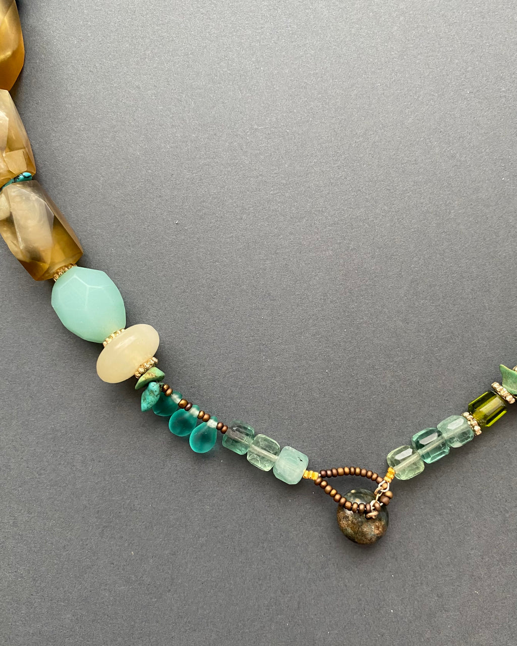 Collar de artista "Flujo de agua"
