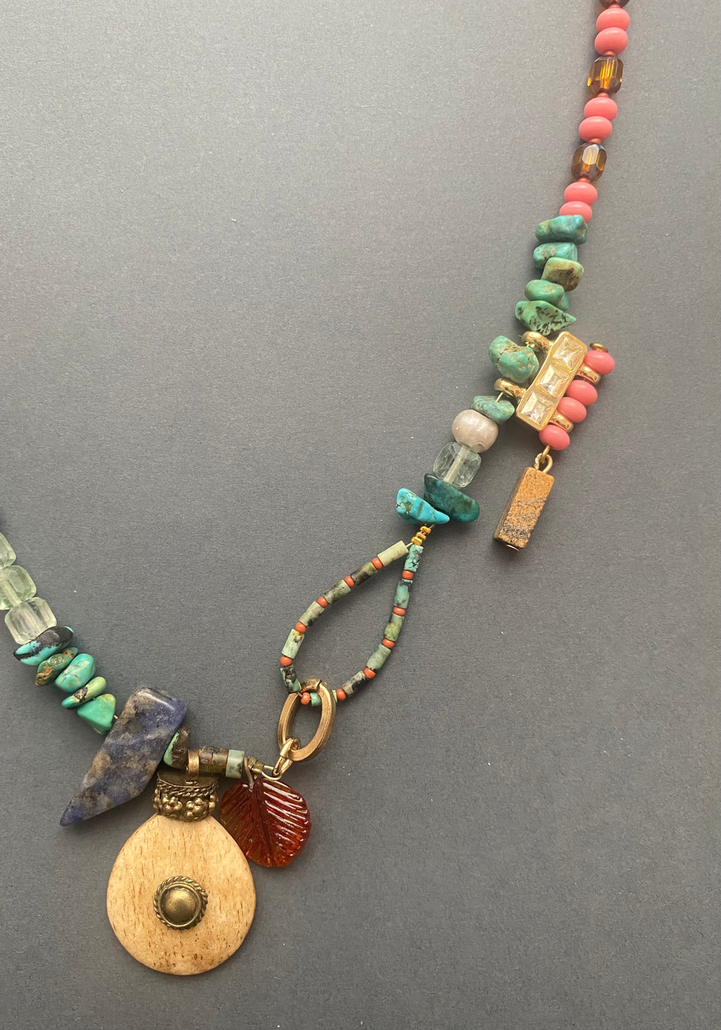 Collar de artista de jardín de piedra