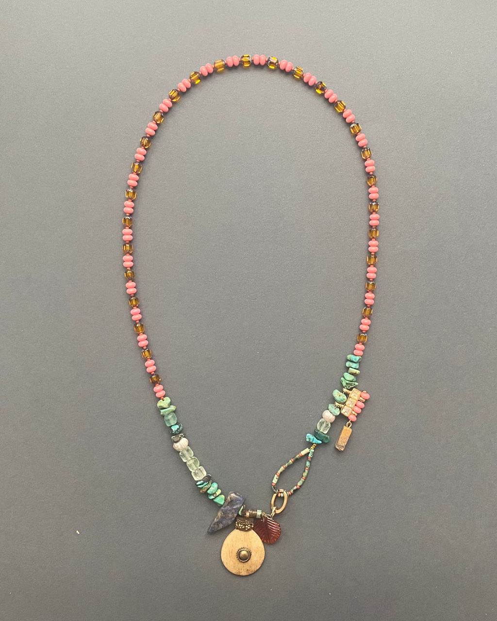 Collar de artista de jardín de piedra